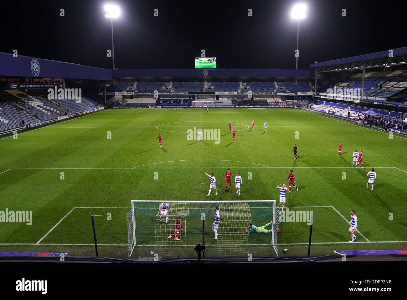 Nahki Wells de Bristol City anota el primer gol de su lado durante el partido del Sky Bet Championship en el Kiyan Prince Foundation Stadium, Londres. Foto de stock
