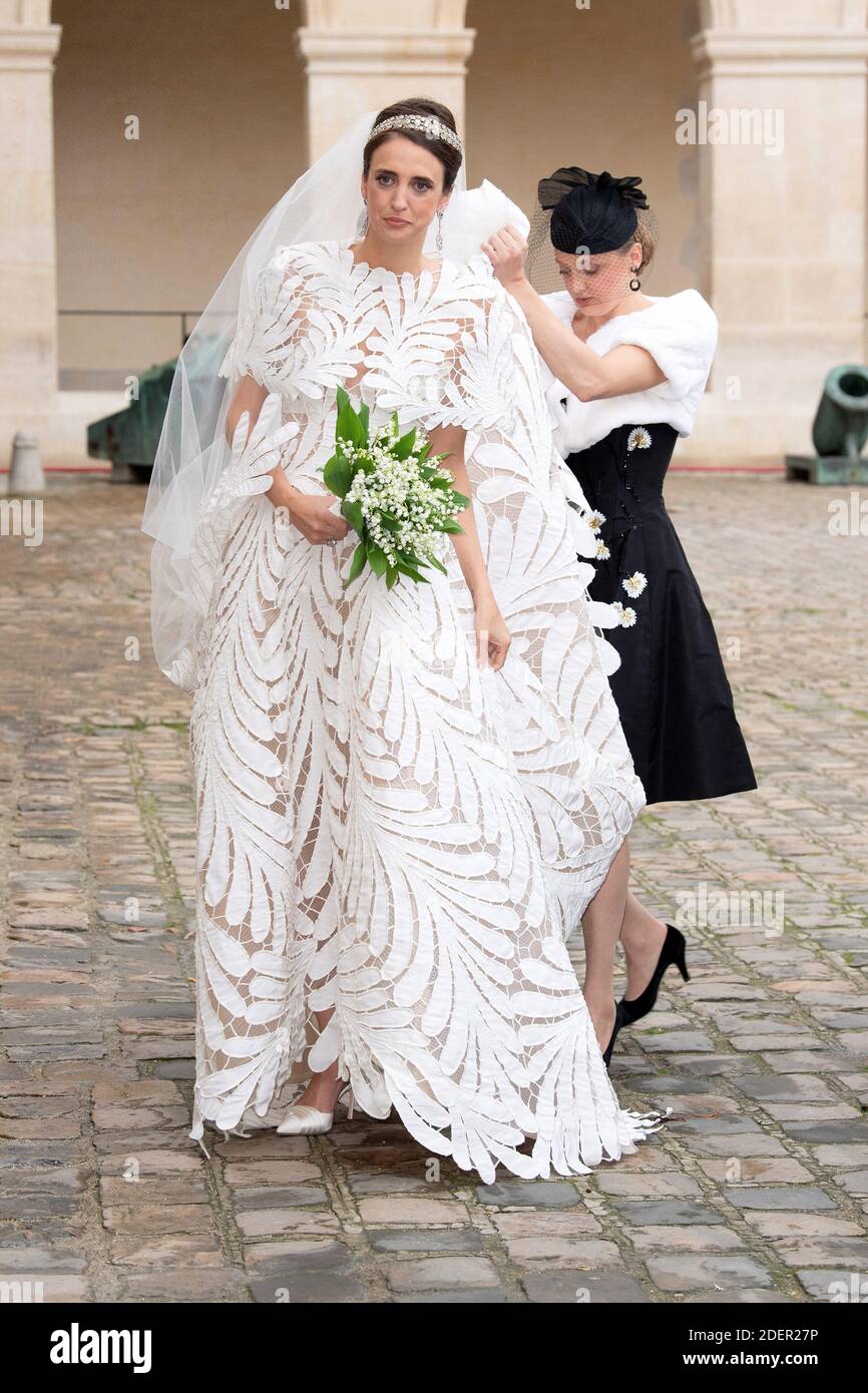 La condesa Olympia Von Arco-Zinneberg asiste a su boda real con el príncipe  Jean-Christophe Napoleon en Les Invalides el 19 de octubre de 2019 en  París, Francia. .Foto por David Niviere/ABACAPRESS.COM Fotografía