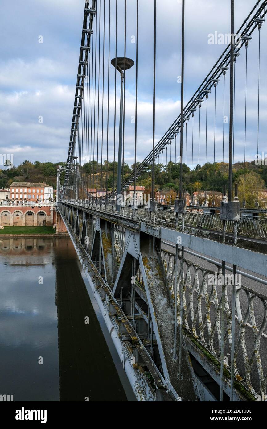 En Villemur-sur-Tarn, a 10 km aguas abajo, un puente similar mostró  debilidades estructurales en 2018. El puente que atravesó el Tarn se  derrumbó en Mirepoix-sur-Tarn, cerca de Toulouse (Francia) en la mañana