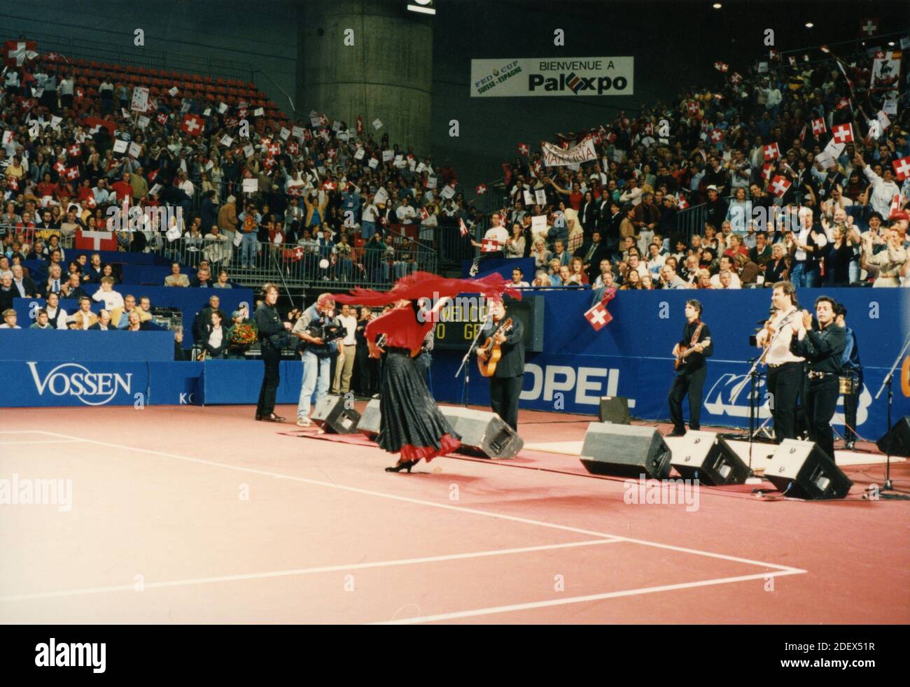 Grupo de música Gypsy King en el torneo final de tenis de la Fed Cup, Ginebra, 1998 Foto de stock