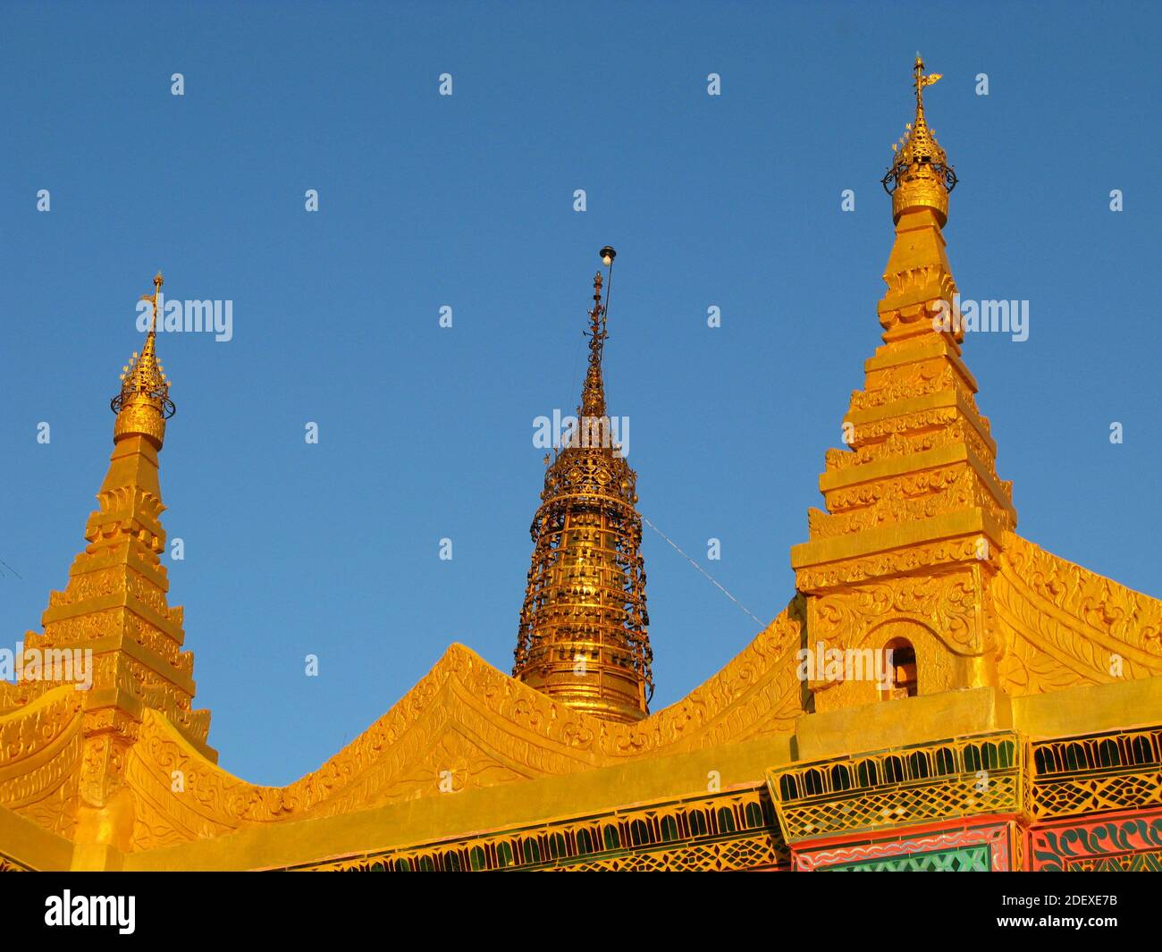 Su Taung Pyi Pagoda, el templo de época en Mandalay, Myanmar Foto de stock