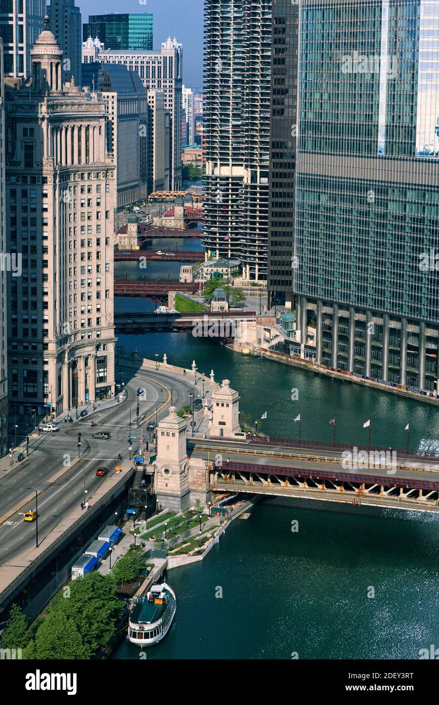 Vista aérea del Río Chicago y Wacker Drive, Chicago, Illinois, EE.UU. Foto de stock
