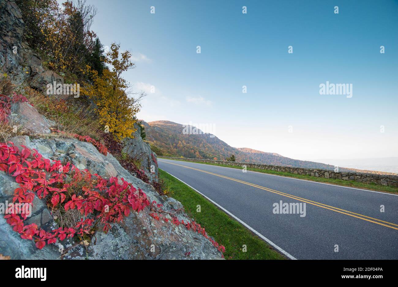 Skyline Drive en el Parque Nacional Shenandoah visto en otoño, Virginia, EE.UU. Foto de stock