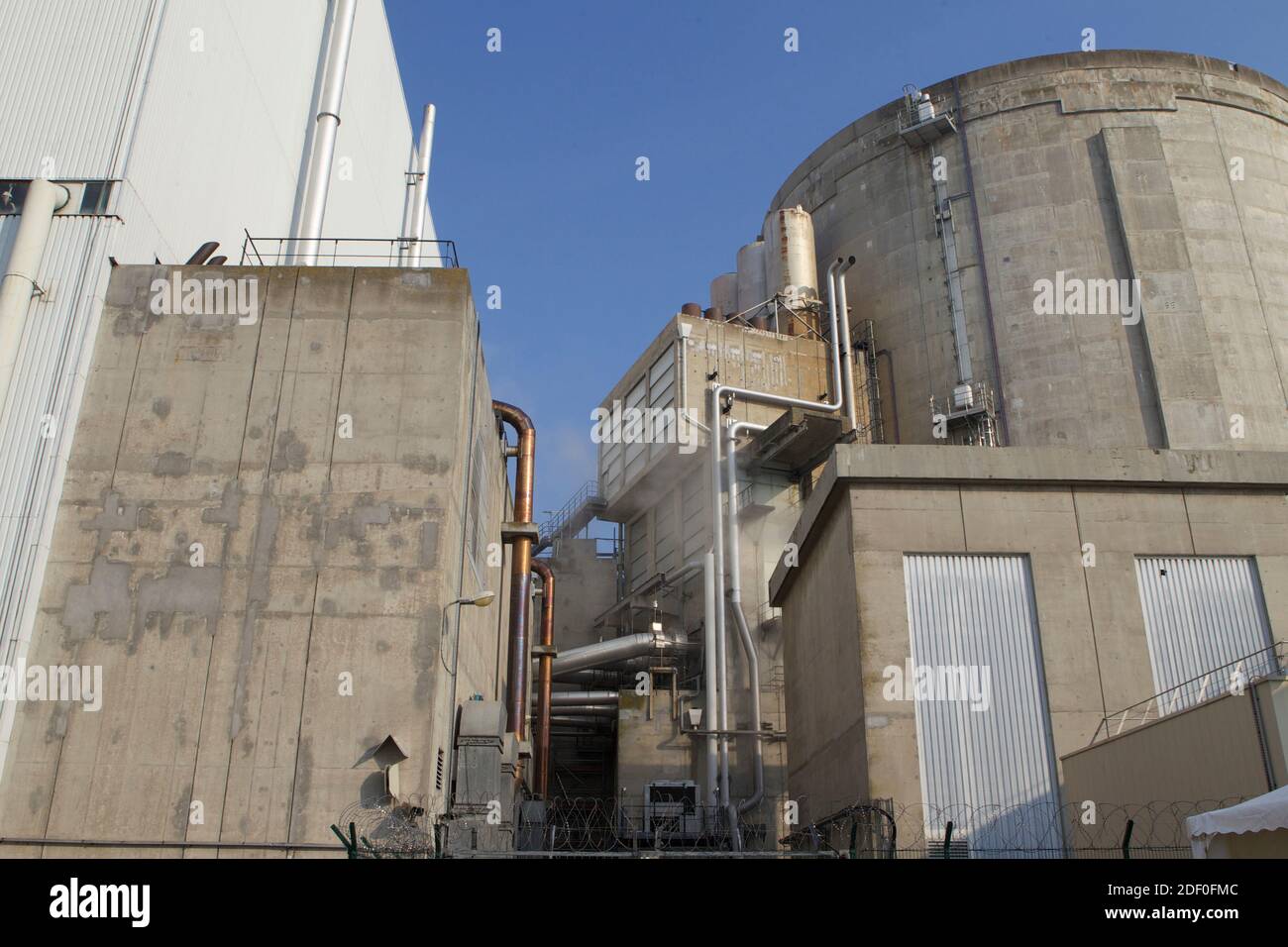 El primer reactor de la central nuclear más antigua de Francia en Fessenheim se cerrará el sábado 22 de febrero de 2020 ------- Archivo - Vista de la central nuclear en Fessenheim, este de Francia, el 9 de febrero de 2012. Foto de Jean-Francois Badias/ABACAPRESS.COM Foto de stock