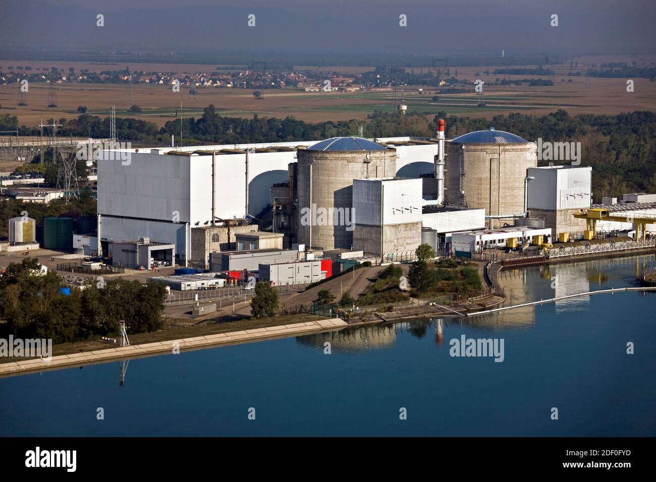 El primer reactor de la central nuclear más antigua de Francia en Fessenheim se cerrará el sábado 22 de febrero de 2020 ------- Archivo - Vista de la central nuclear CNPE de Fessenheim cerca del Gran Canal de Alsacia, este de Francia . Foto de Didier Marc/EDF/ABACAPRESS.COM Foto de stock