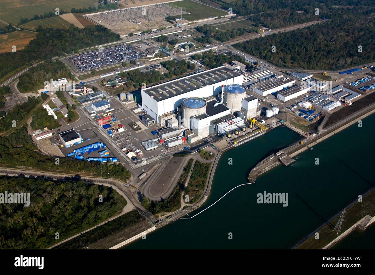 El primer reactor de la central nuclear más antigua de Francia en Fessenheim se cerrará el sábado 22 de febrero de 2020 ------- Archivo - Vista aérea de la central nuclear CNPE de Fessenheim cerca del Gran Canal de Alsacia, este de Francia . Foto de Didier Marc/EDF/ABACAPRESS.COM Foto de stock