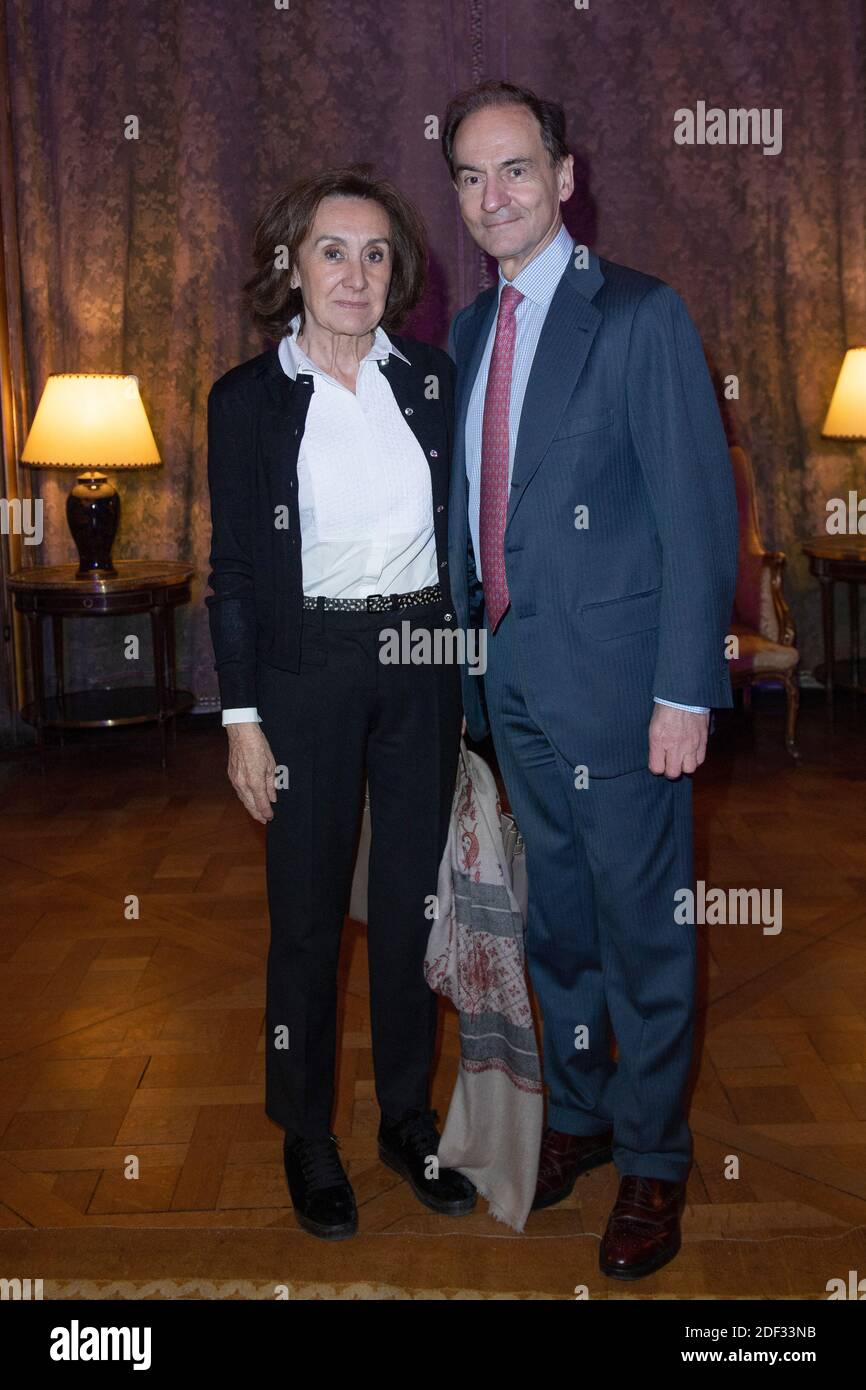 Director Ejecutivo de Conde Nast Javier Pascual y su esposa asistieron al  espectáculo Isabel Sanchis como parte de la Semana de la Moda de París Mujer  Otoño/Invierno 2020/2021 en París, Francia el