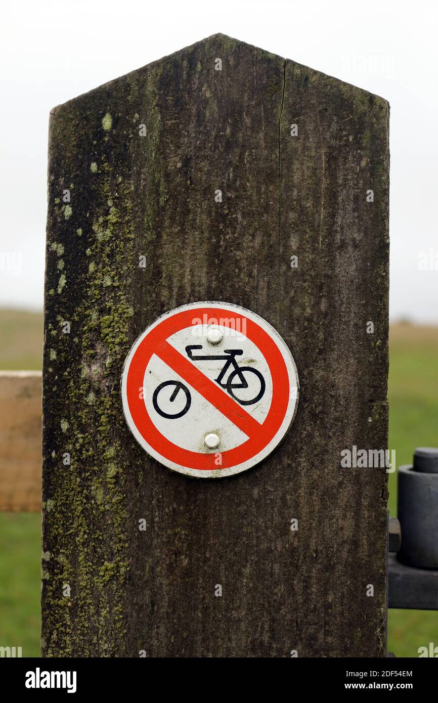 Ningún ciclista firma en un puesto Foto de stock