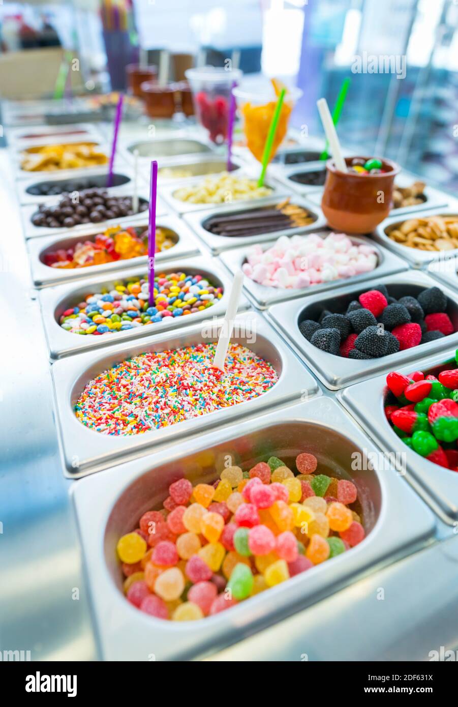 Ice cream toppings fotografías e imágenes de alta resolución - Alamy