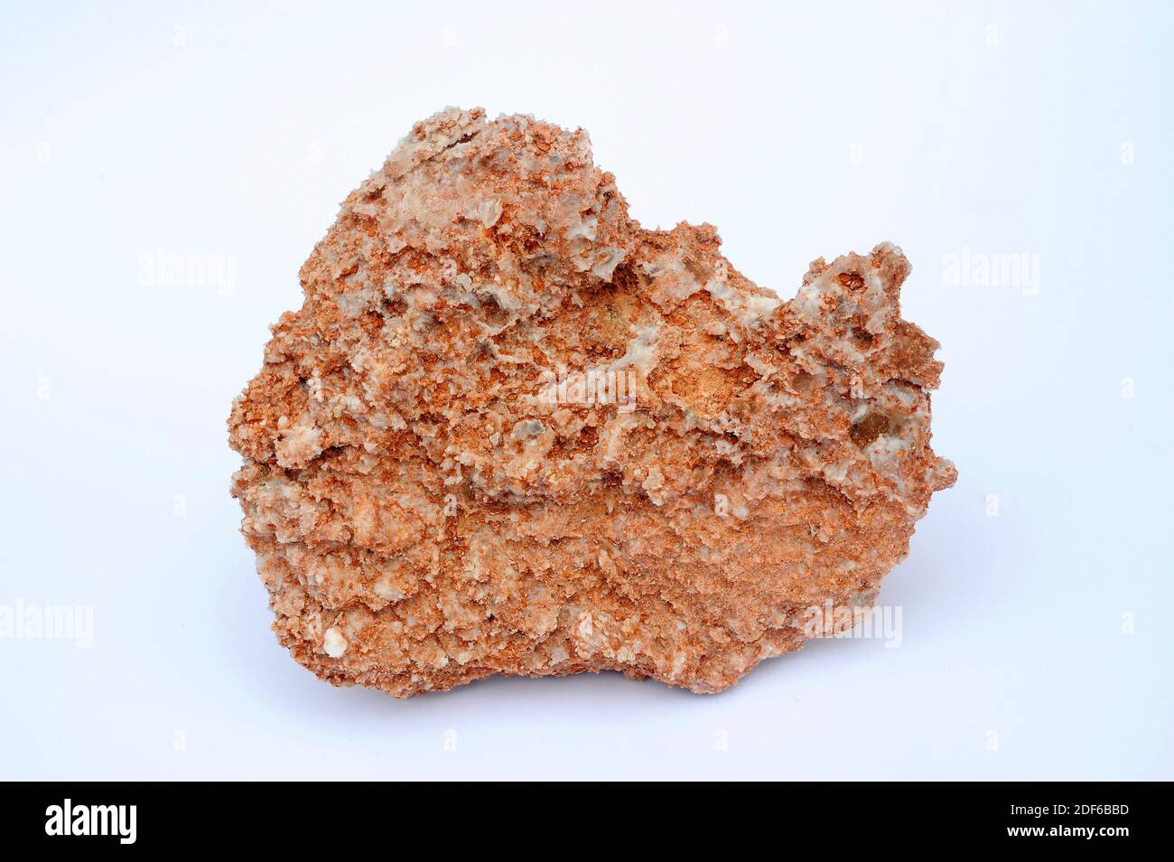 Yeso rojo. El yeso es un mineral compuesto de sulfato de calcio dihidrato.  Esta muestra procede de Sierra de Albarracín, Teruel, Aragón, España  Fotografía de stock - Alamy