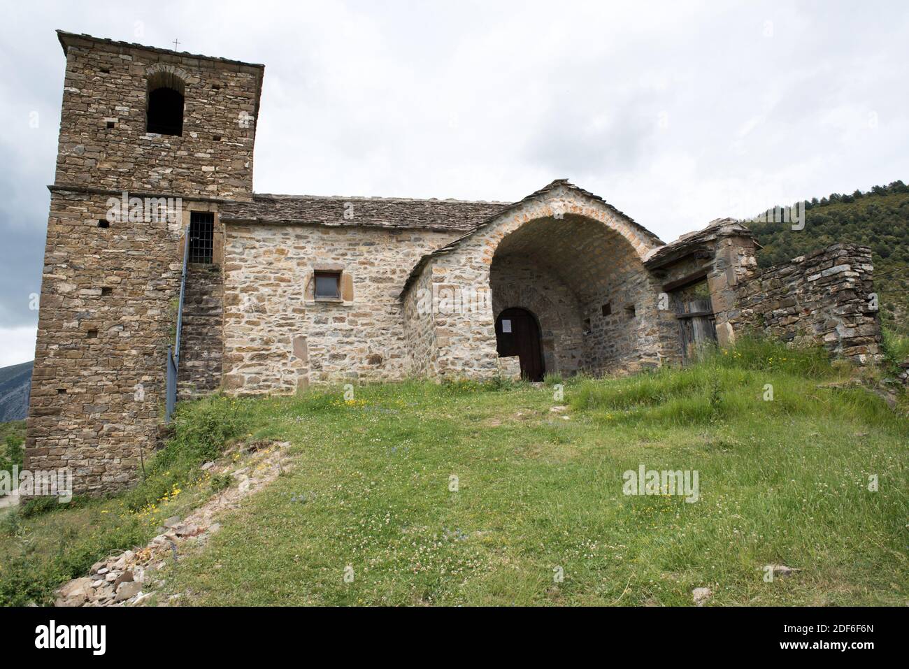 Iglesia de San Vicente Martir, Vió o Bió. Sobrarbe, provincia de Huesca, Aragón, España. Foto de stock