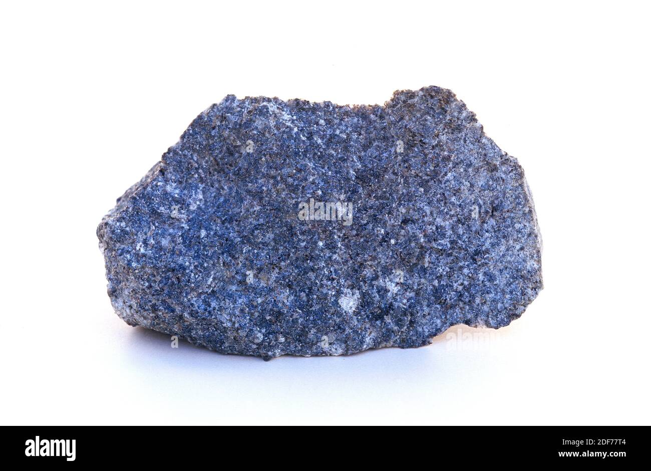 La diorita es una roca ígnea intrusiva. Su composición es intermedia entre el gabbro y el granito. Muestra. Foto de stock