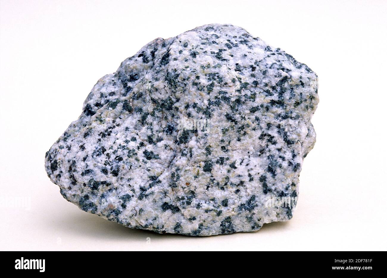 El granito es una roca intrusa ígnea con textura holocristalina