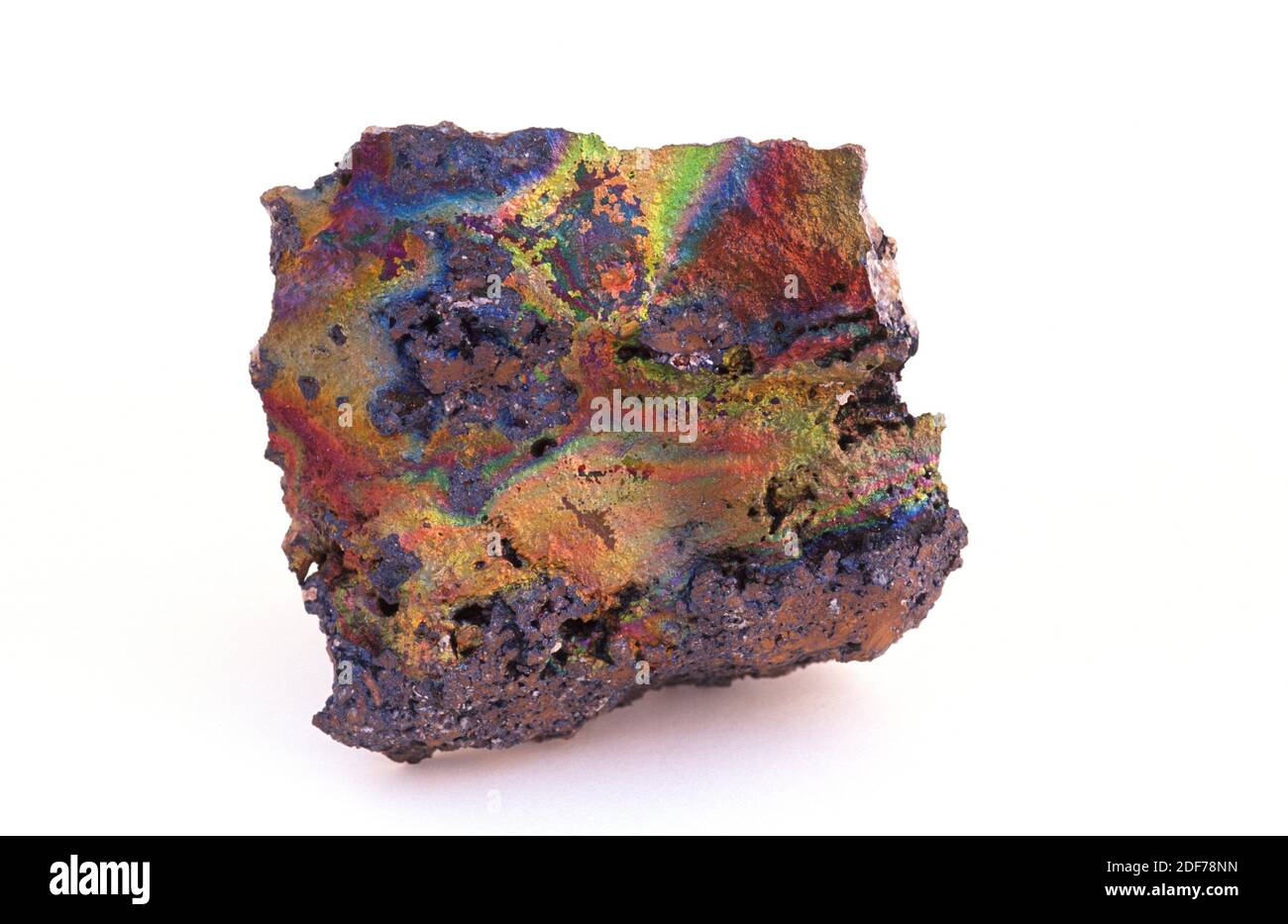 La goetita es un mineral de hidróxido de hierro. Muestra iridiscente. Foto de stock