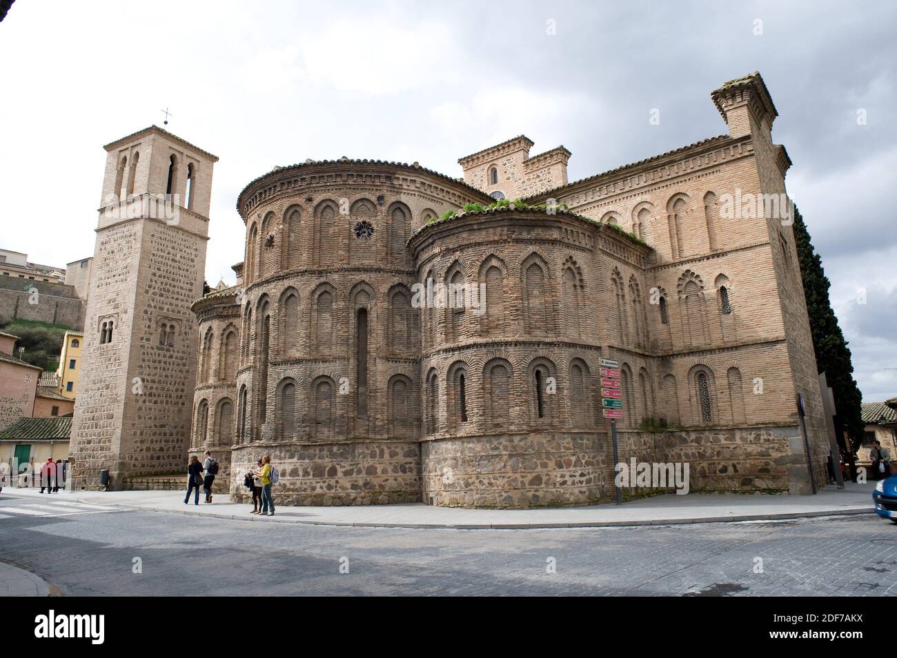 Toledo, Iglesia de Santiago el mayor o Santiago del Arrabal, estilo morisco, siglo XIII. Provincia de Toledo, Castilla-la Mancha, España Fotografía de stock - Alamy Toledo, Iglesia de Santiago el mayor o Santiago del Arrabal, estilo morisco, siglo XIII. Provincia de Toledo, Castilla-la Mancha, España Fotografía de stock - Alamy