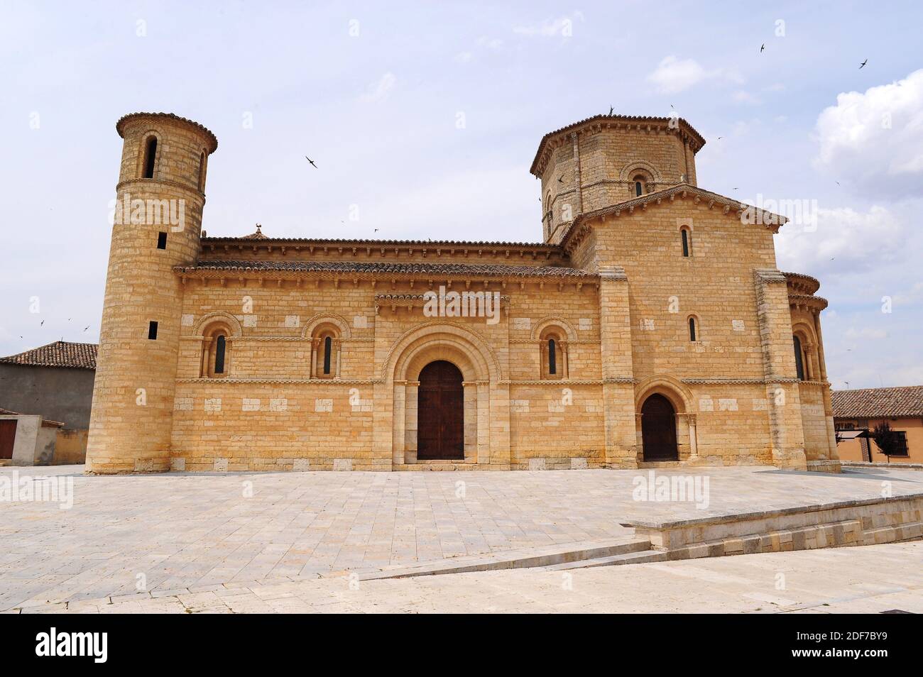 Fromista, Iglesia de San Martín de Tours (siglo 11 románico). Tierra de Campos, provincia de Palencia, Castilla y León, España. Foto de stock