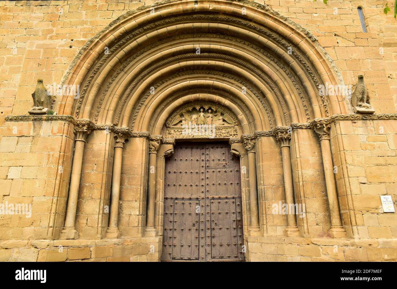 Olite o Erriberri, iglesia de San Pedro (románico y gótico). Navarra, España. Foto de stock
