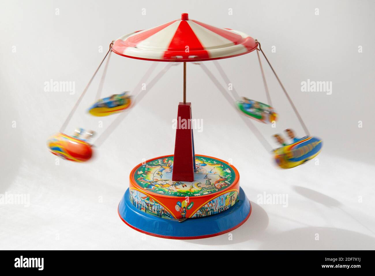 Sillas voladoras juguete de estaño Fotografía de stock - Alamy