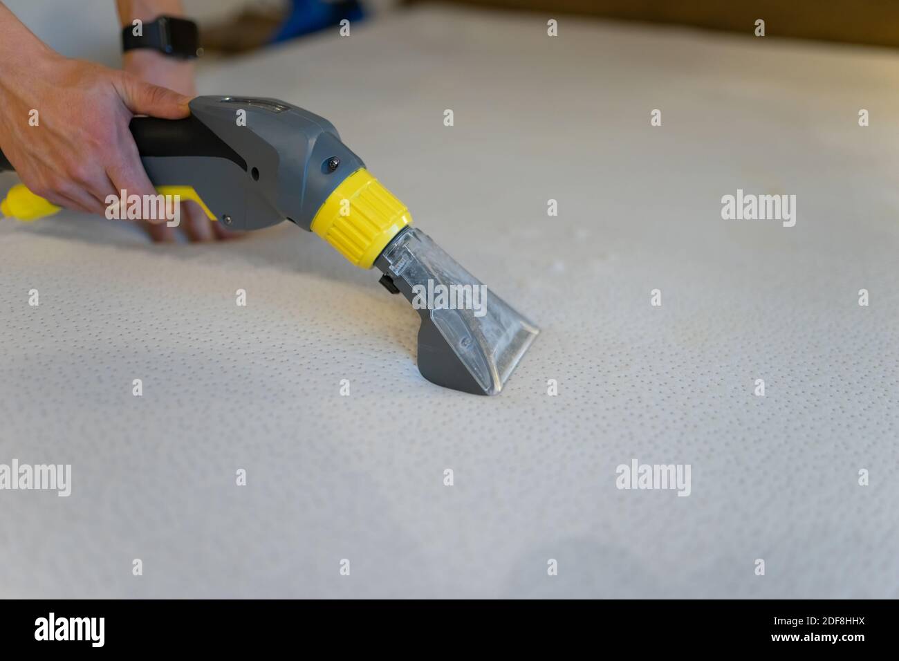 Proceso de limpieza en seco fotografías e imágenes de alta resolución -  Alamy