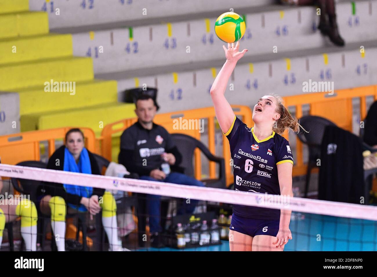 Palazzetto dello Sport, Scandicci, Florencia, Italia, 03 Dic 2020, Aleksandra Rasinska (Desarrollos SkyRes Rzeszow) durante Desarrollos SkyRes Rzeszow vs Savino del Bene Scandicci, Liga de Campeones CEV partido de voleibol femenino - Foto Lisa Guglielmi / LM Foto de stock