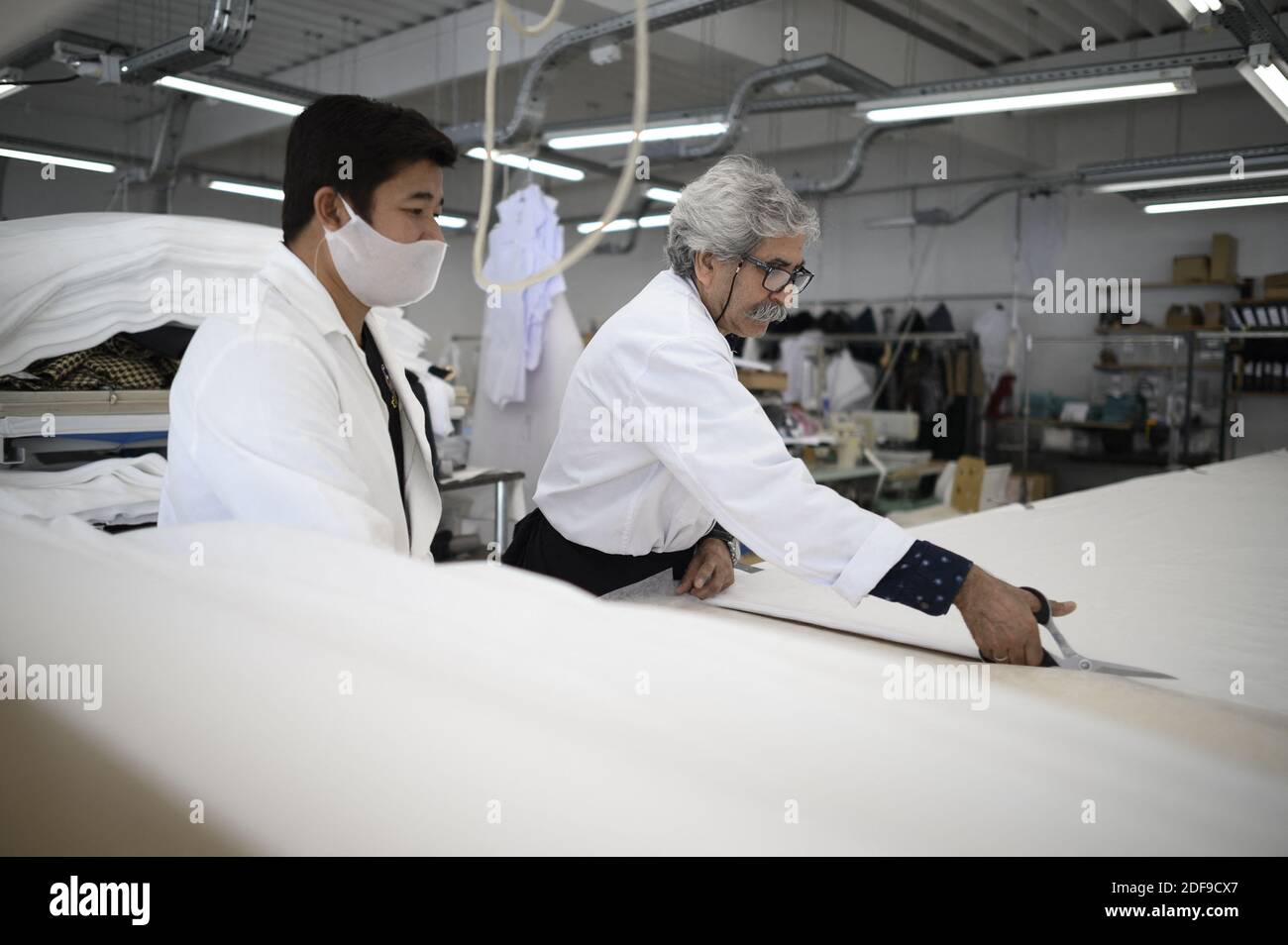 Blusas de fotografías de resolución - Página 10 - Alamy