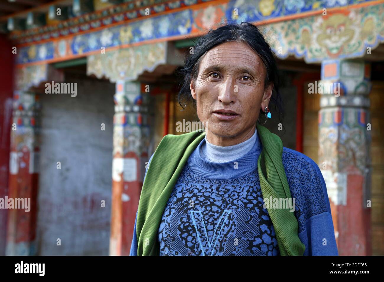 China, Sichuan, Tagong, Retrato de un tibetano Foto de stock