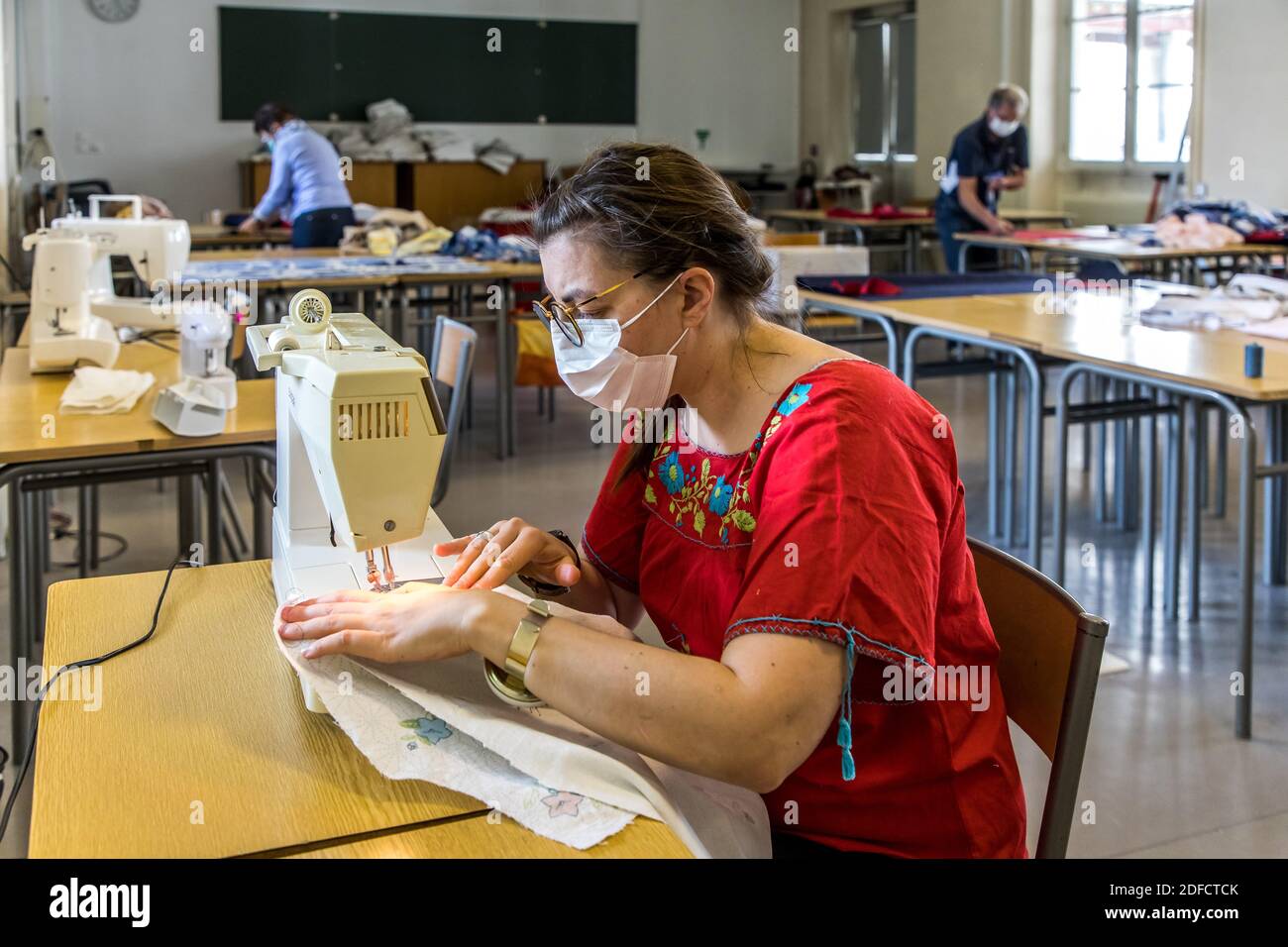 Blusas Usadas Fotos e Imágenes de stock - Alamy