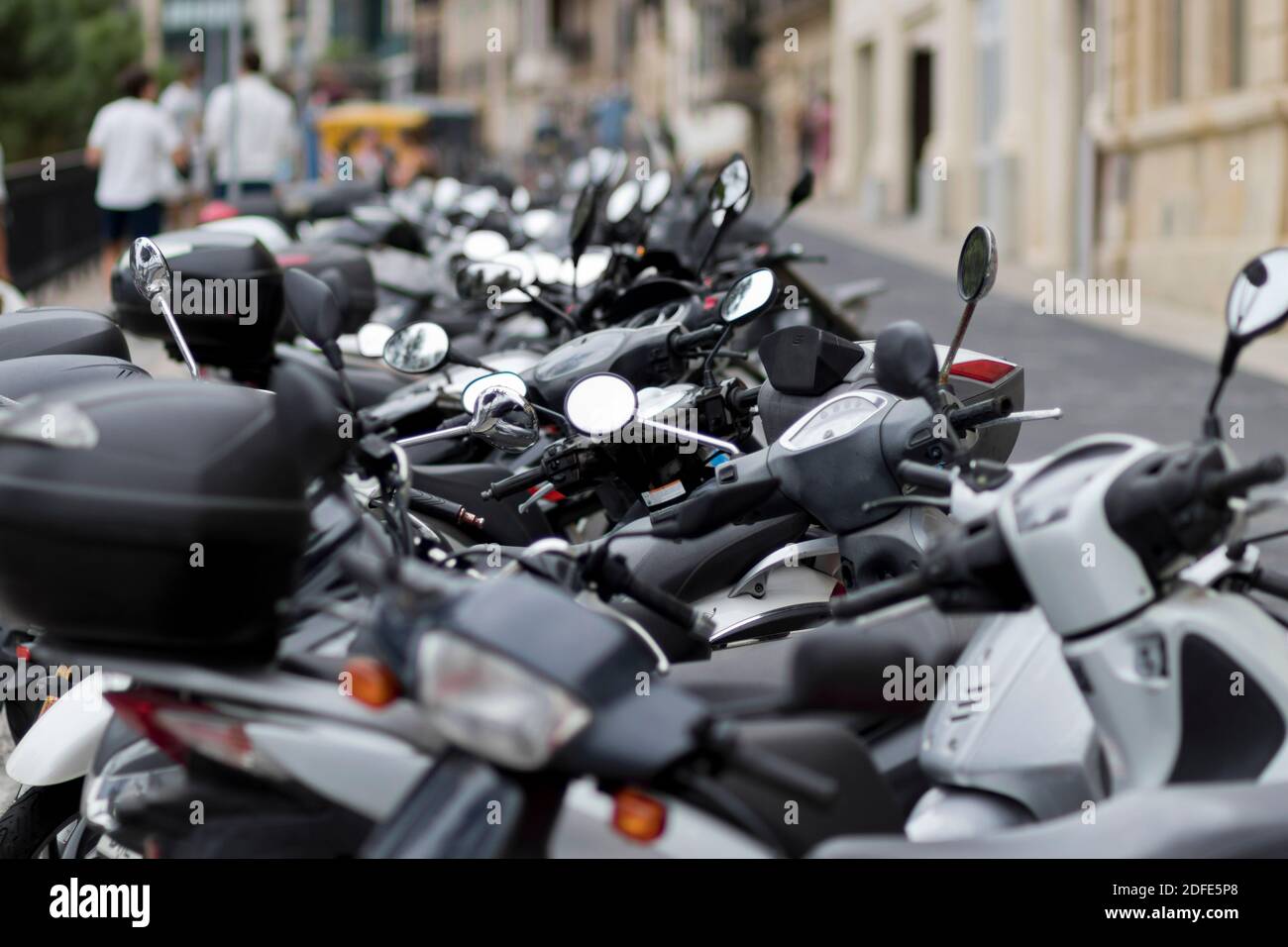 Estacionamiento en ciclomotores en San Sebastián Guipúzcoa Foto de stock