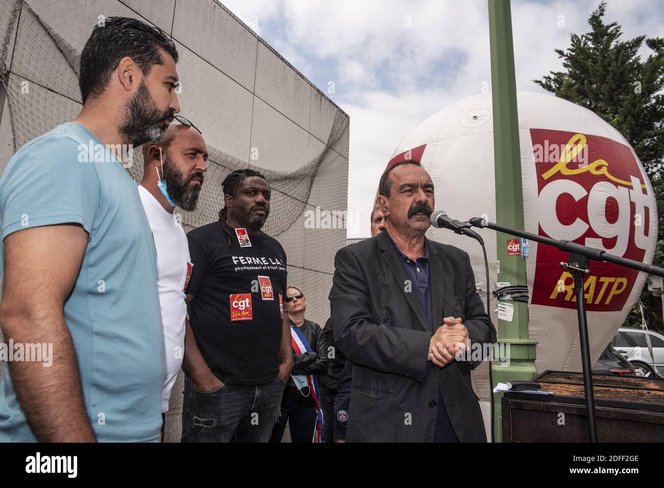 El Secretario General del sindicato francés CGT, Philippe Martinez, llegando a la RATP, para apoyar a un delegado de la CGT de la RATP, amenazado de despido en París, Francia, el 20 de julio de 2020. Foto de Pierrick Villette/Avenir Pictures/ABACAPRESS.COM Foto de stock