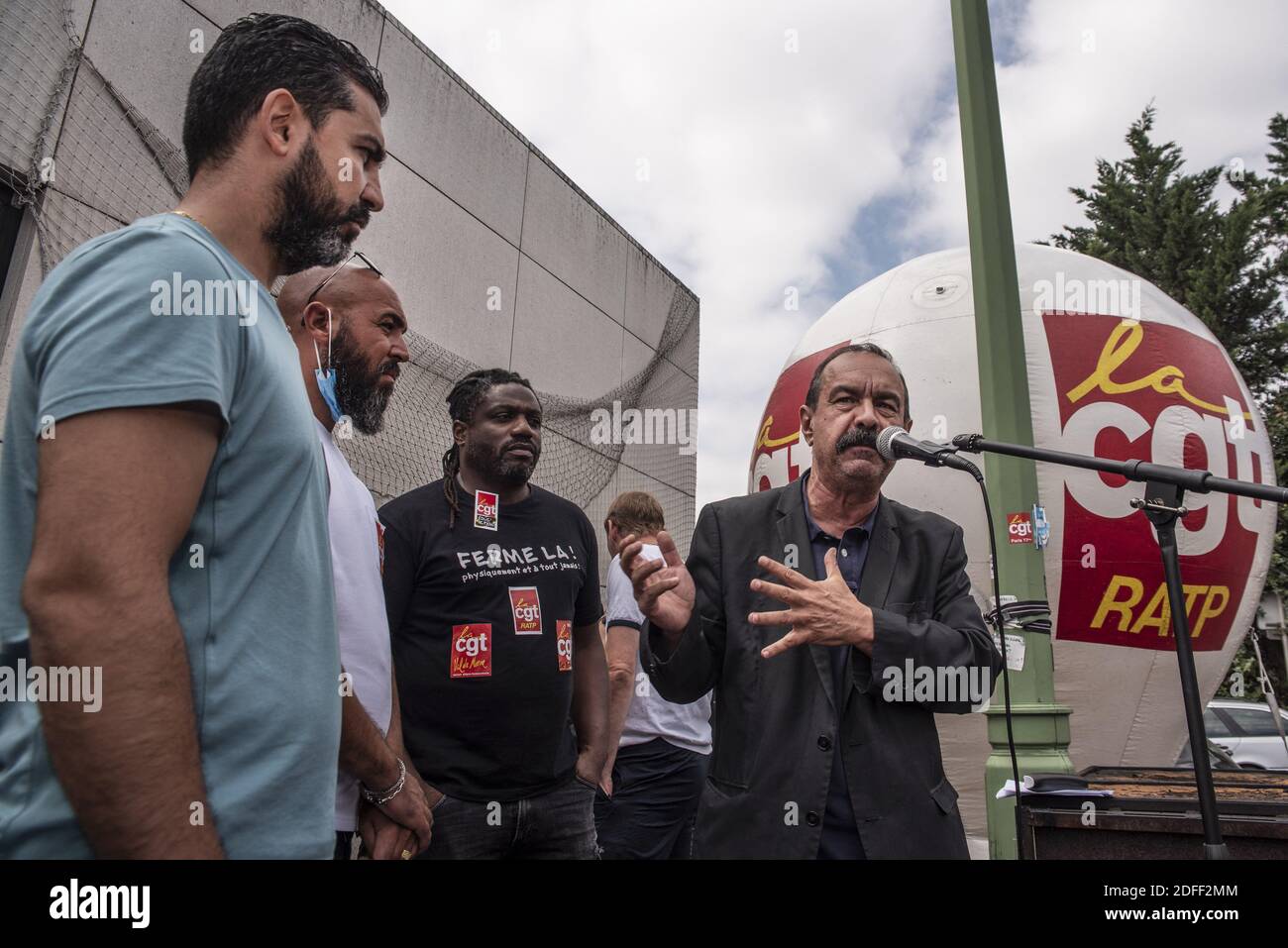 El Secretario General del sindicato francés CGT, Philippe Martinez, llegando a la RATP, para apoyar a un delegado de la CGT de la RATP, amenazado de despido en París, Francia, el 20 de julio de 2020. Foto de Pierrick Villette/Avenir Pictures/ABACAPRESS.COM Foto de stock