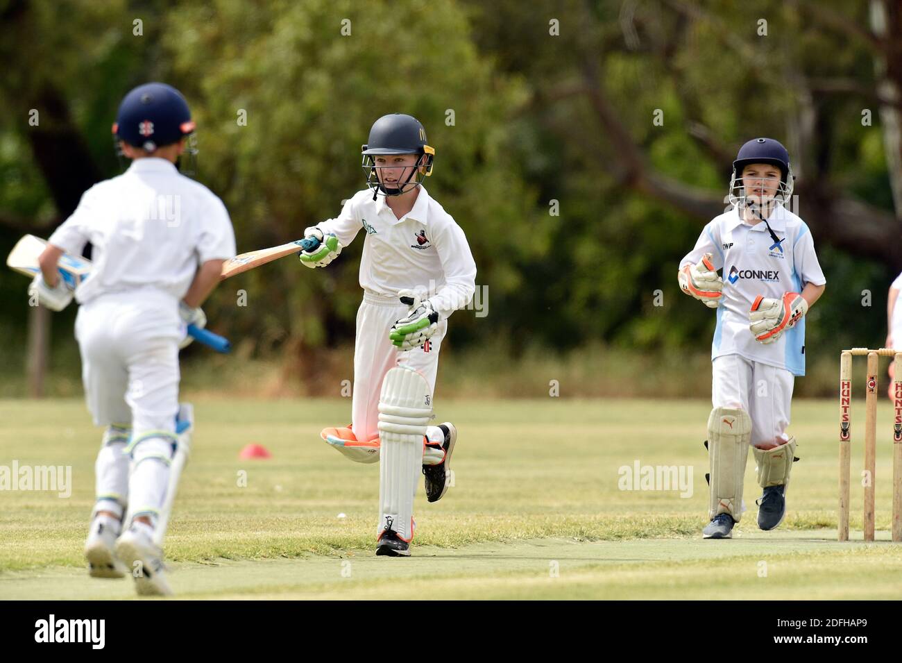 Los Bushrangers de Benalla menores de 12 años toman los Wangaratta Colts en Benalla. Australia Foto de stock