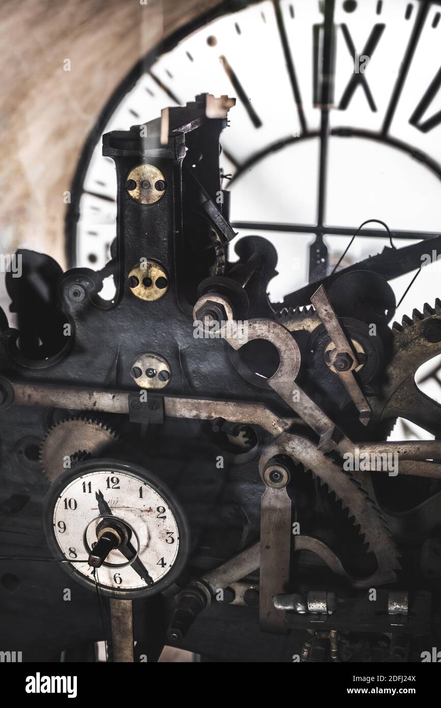 paso de tiempo de fondo - interior de una antigua torre del reloj Foto de stock