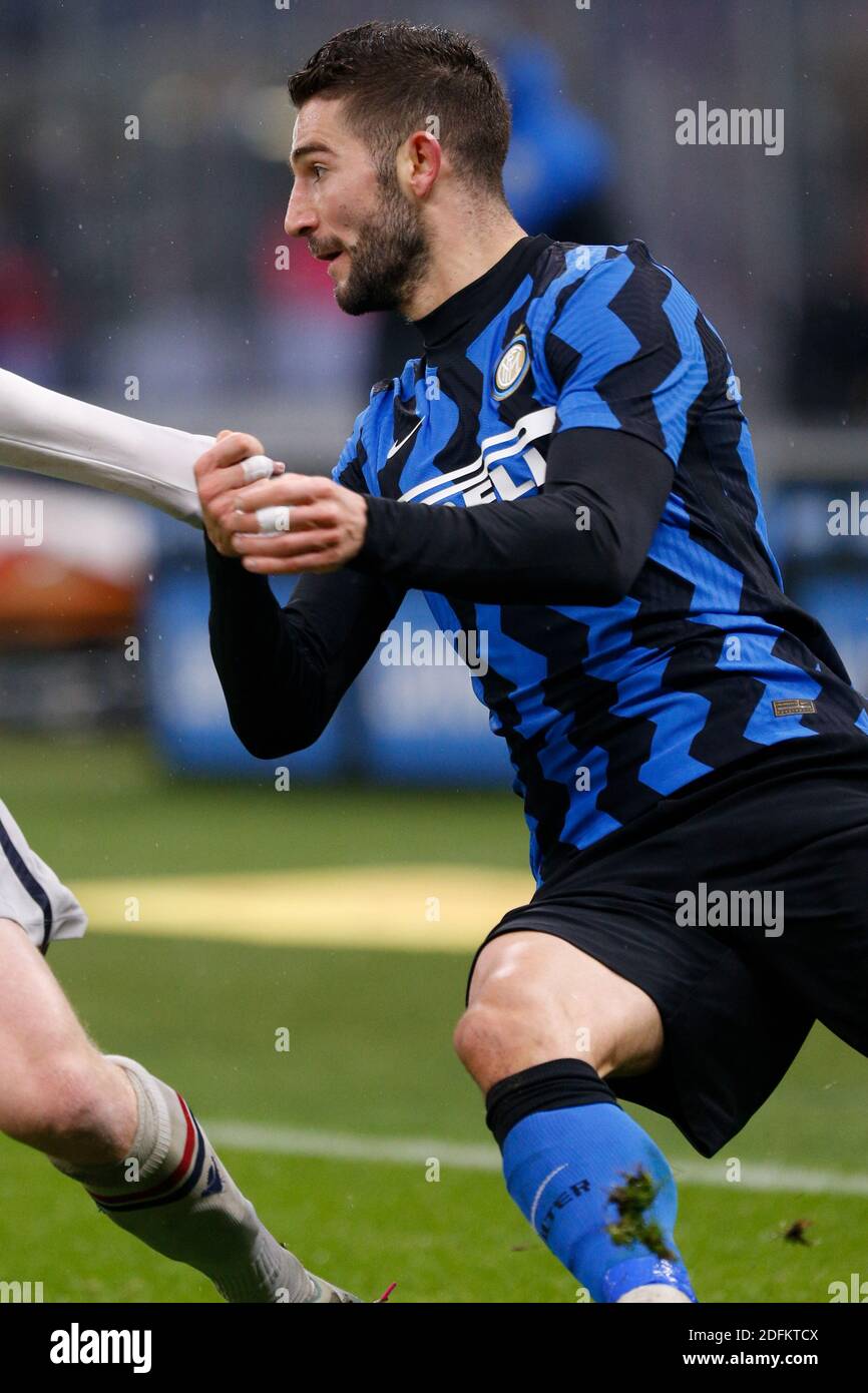 Roberto Gagliardini del FC Internazionale durante el partido Serie A TIM  entre el SSC Napoli y el FC Internazionale en el Stadio San Paolo Nápoles  Italia el 22 de octubre de 2017. (