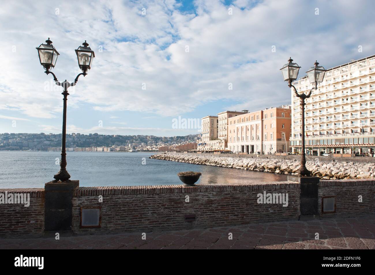 Borgo Marinaro, Castel dell'Ovo, Castillo de huevo, Nápoles Foto de stock