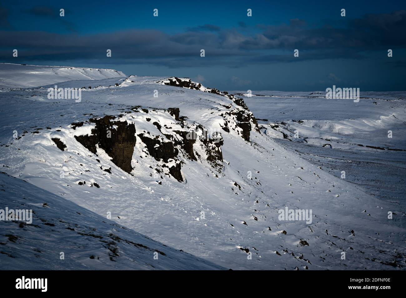 Cliff and Snow, Langstrothdale, Yorkshire Dales Foto de stock