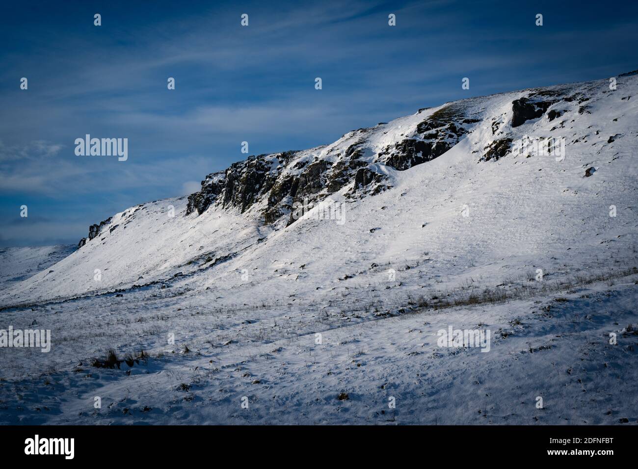 Rocas y nieve, Langstrothdale, Yorkshire Dales Foto de stock