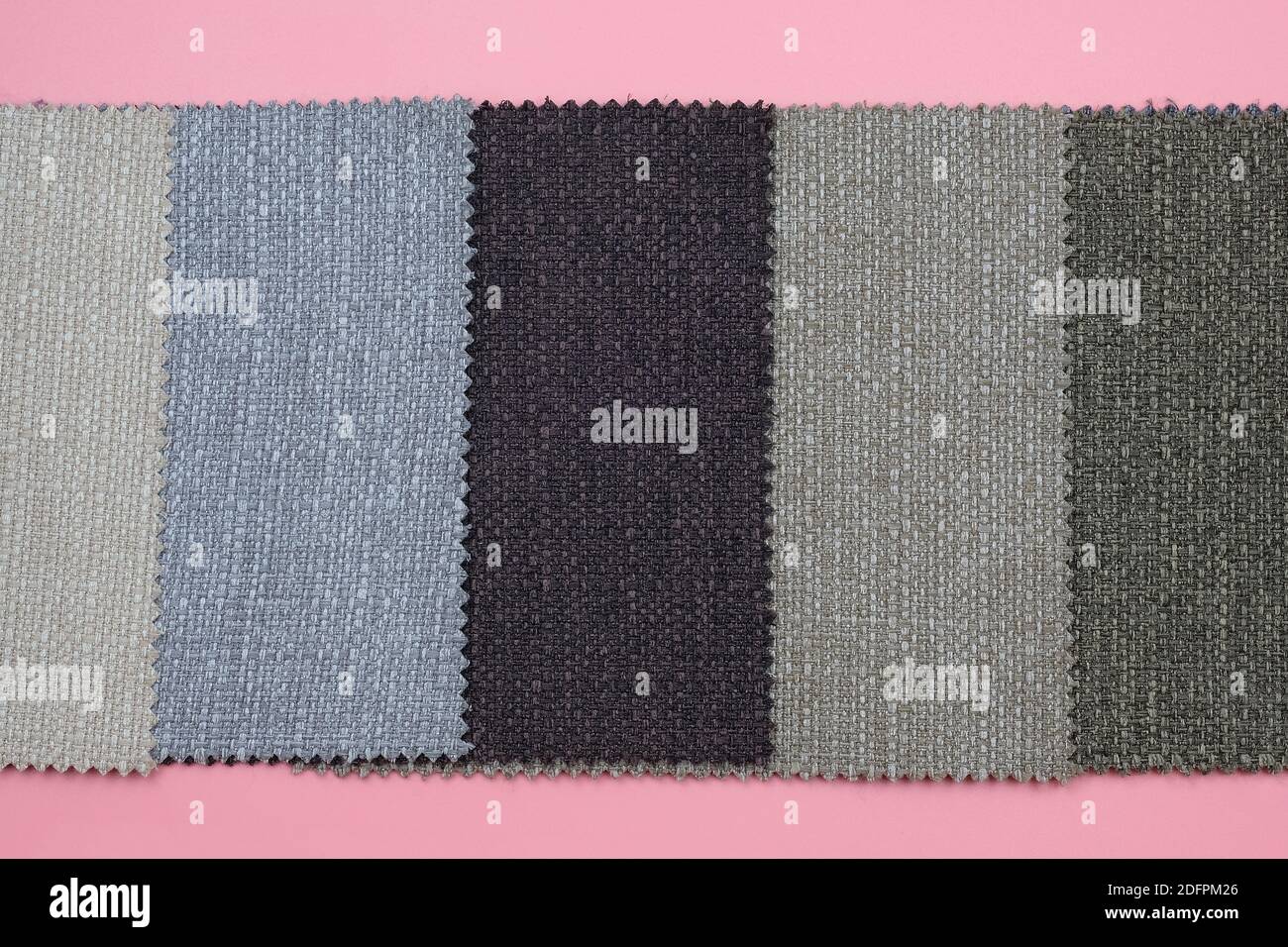 Muestras de tela para tapizar muebles. Vista superior de tela densa gris y  marrón. Industria textil Fotografía de stock - Alamy