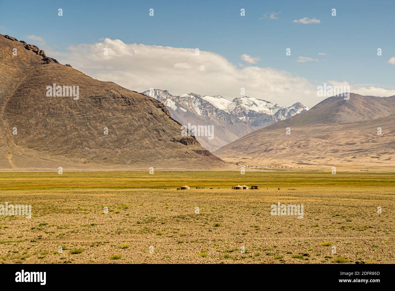 Yurtas de los nómadas kirguís en la Ruta de la Seda en el distrito de Murghob, Tayikistán Foto de stock