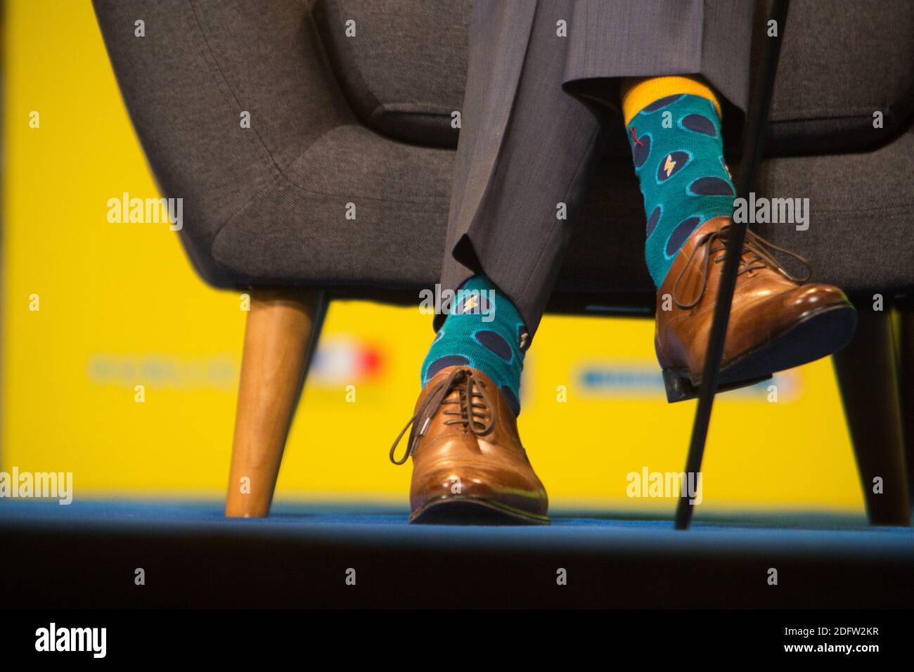 Calcetines del primer ministro canadiense Justin Trudeau en la Cumbre  GovTech, en el ayuntamiento de París, el 12 de noviembre de 2018. Foto de  Raphael Lafargue/ABACAPRESS.COM Fotografía de stock - Alamy