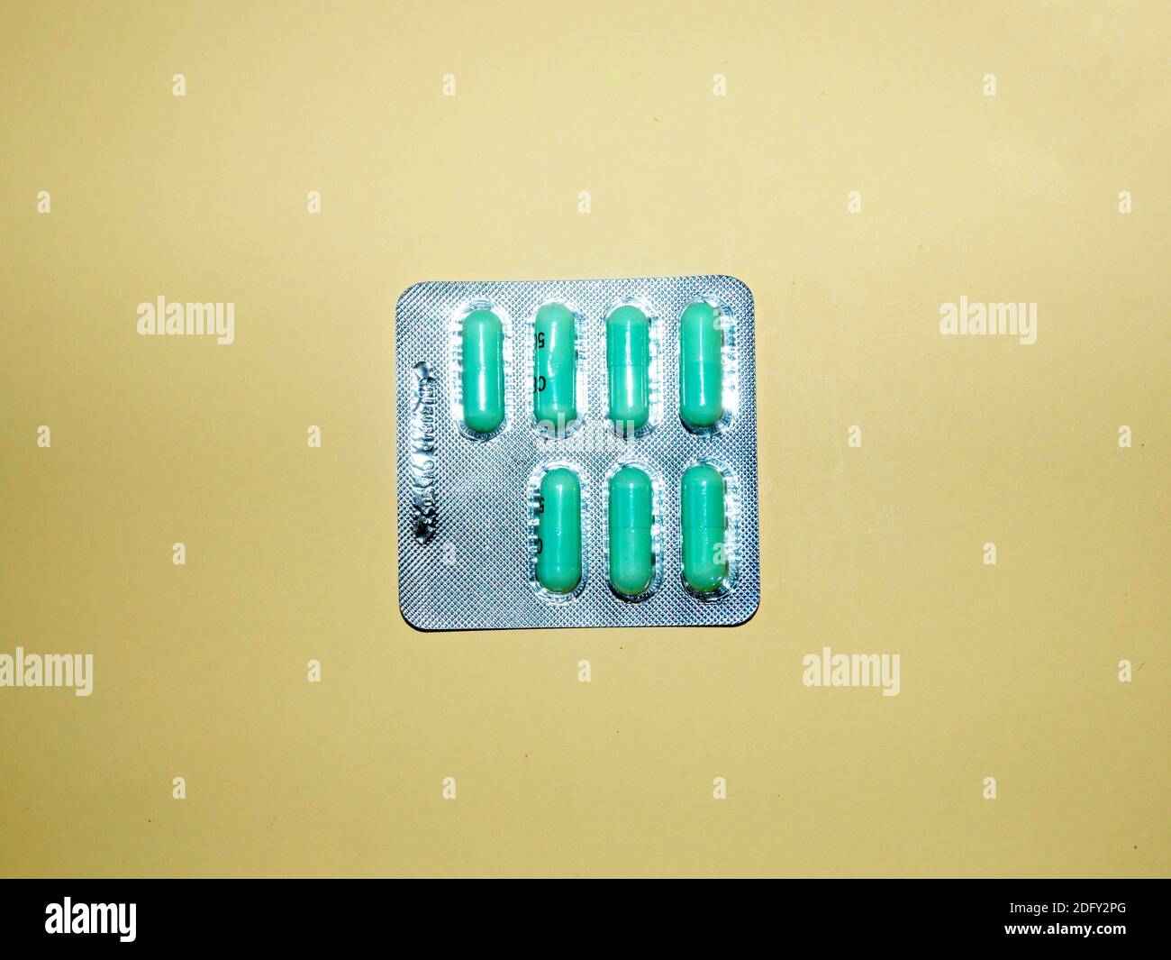 Un envase blíster de 7 tabletas de 500 mg de cefalexina para el tratamiento de infecciones de la vejiga. Un envase blíster de 7 500 mg de tabletas de cefalexina para el tratamiento de la vejiga Foto de stock