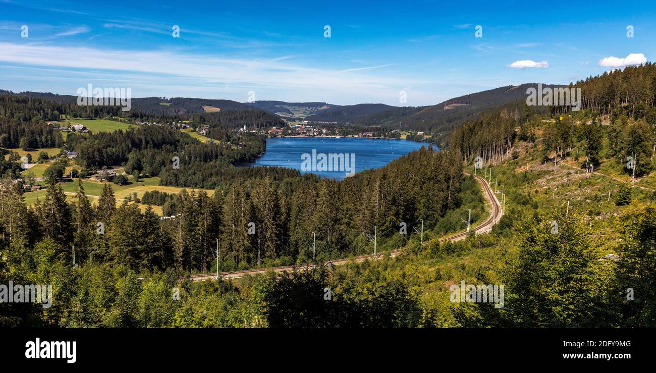 Vista al lago Titisee en la Selva Negra, Alemania Foto de stock