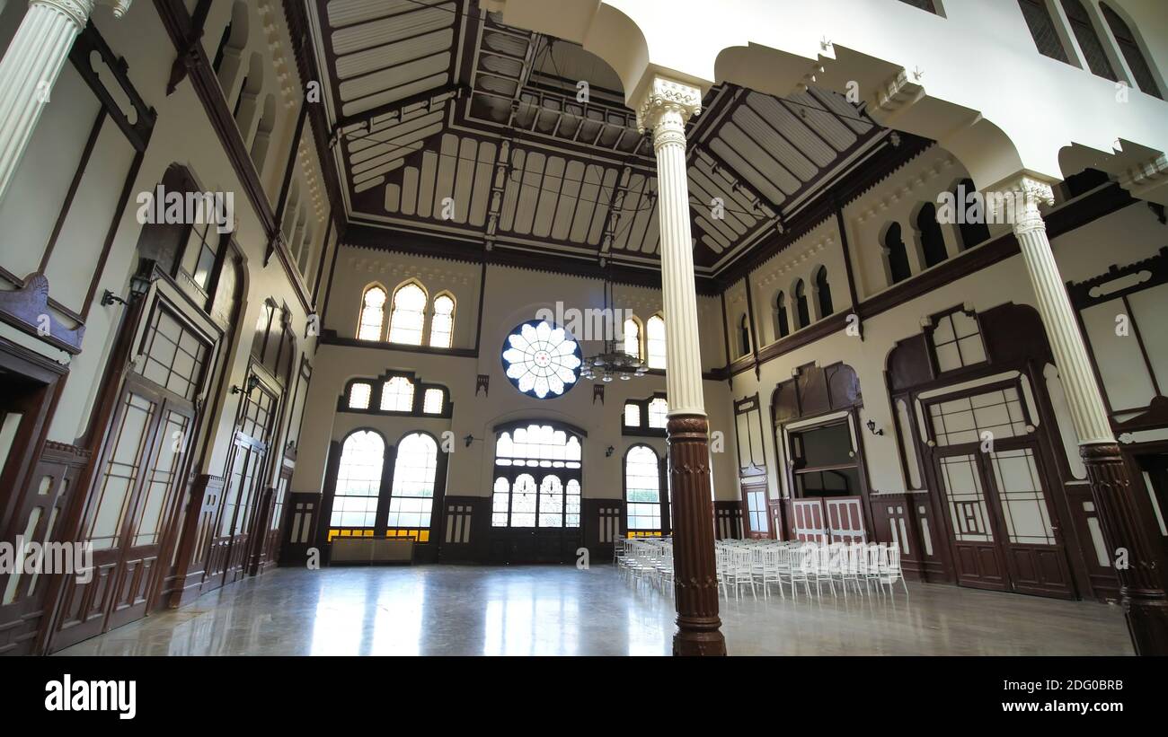 El interior de la estación y el punto final de la línea Orient Express