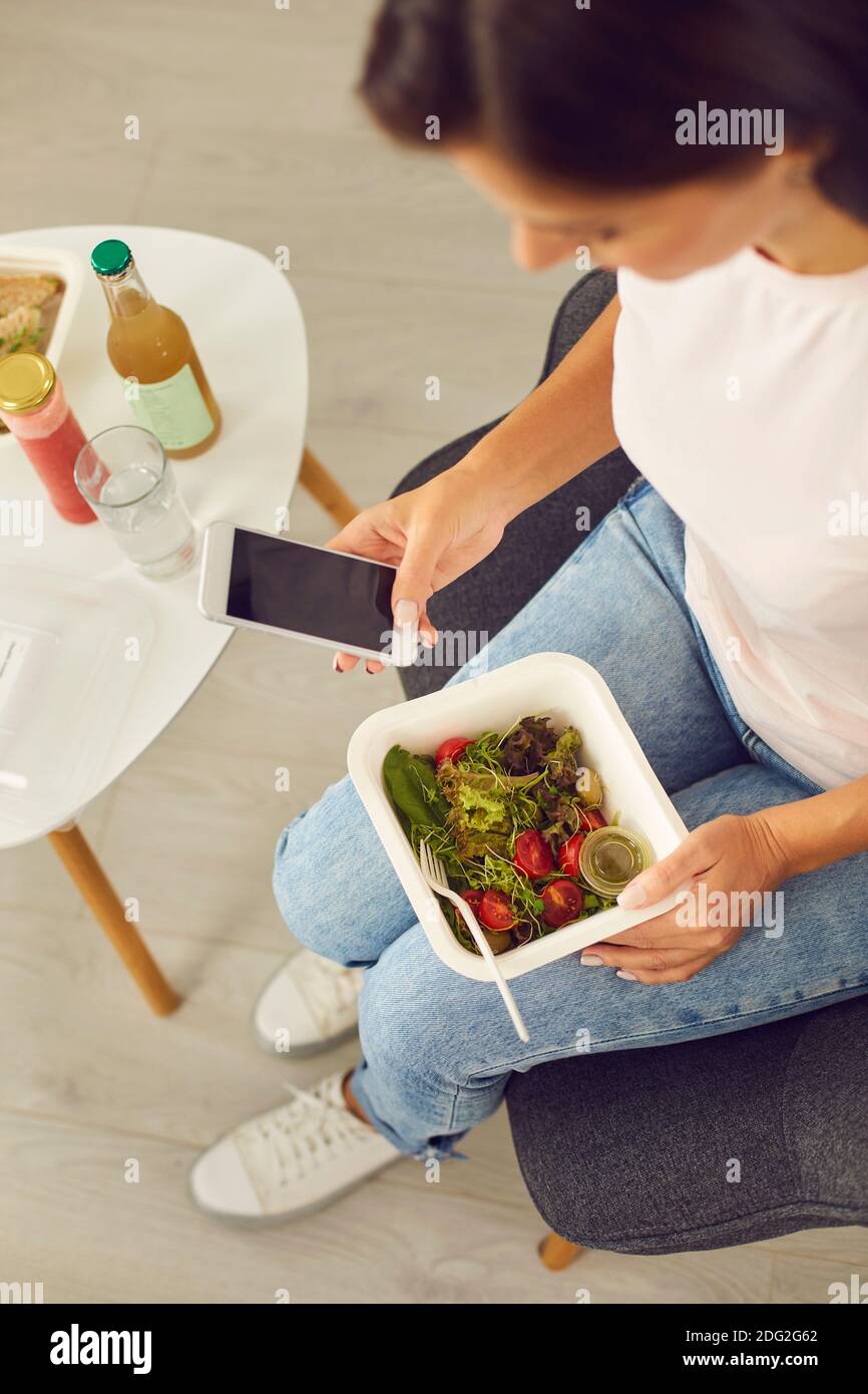 Ensaladas Preparadas En Envases Para Llevar Foto de archivo - Imagen de  salir, pastas: 22339200