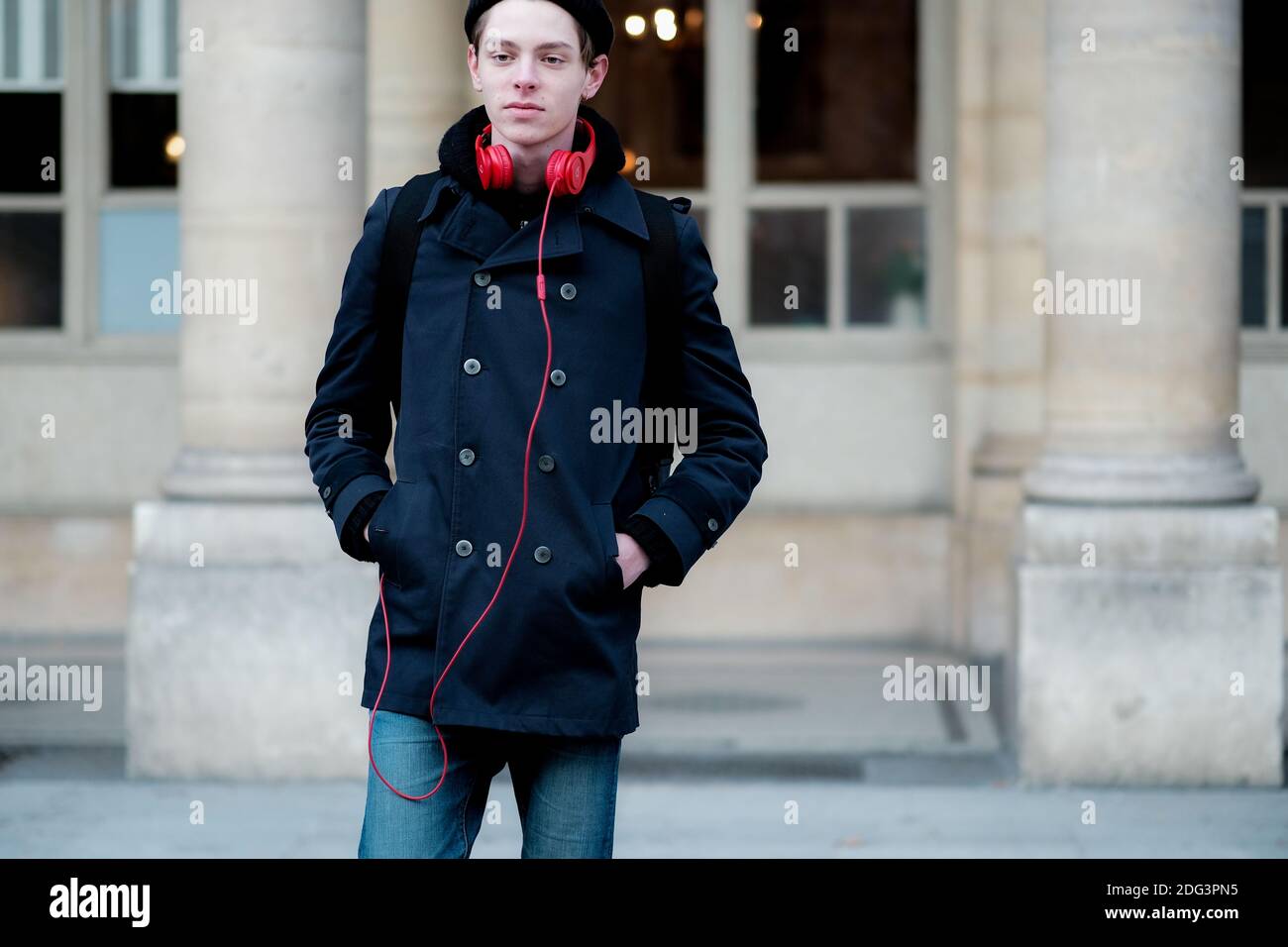 Estilo de calle, modelo Paul Manniez después de Louis Vuitton Otoño-Invierno  2017-2018 espectáculo de ropa de hombre celebrado en el Palacio Real, en  París, Francia, el 19 de enero de 2017. Foto