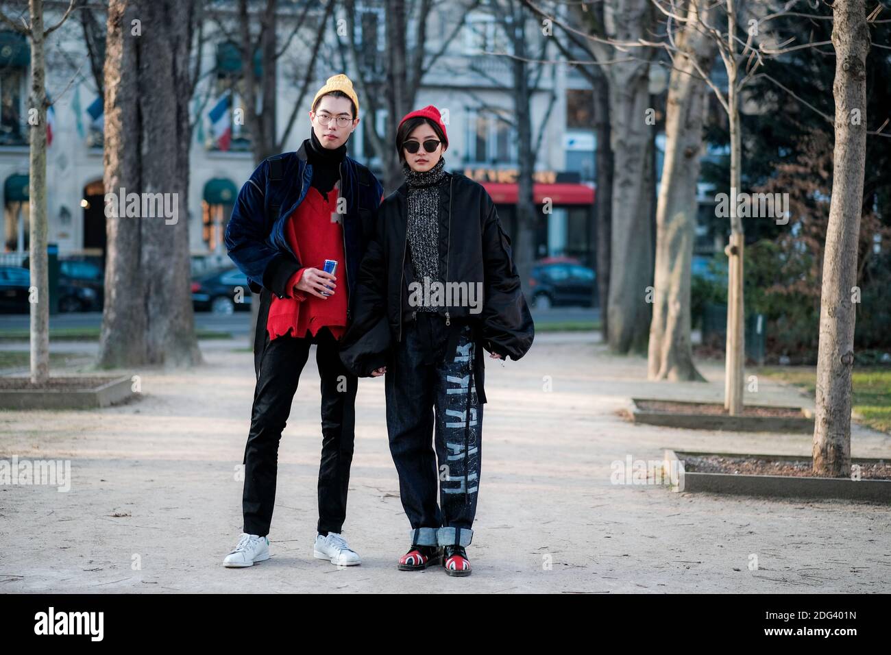 Street style, llegando a Dior Otoño-Invierno 2017-2018 espectáculo de ropa de hombre celebrado en el Grand Palais, en París, Francia, el de enero 2017. Foto de Marie-Paola Bertrand-Hillion/ABACAPRESS.COM de