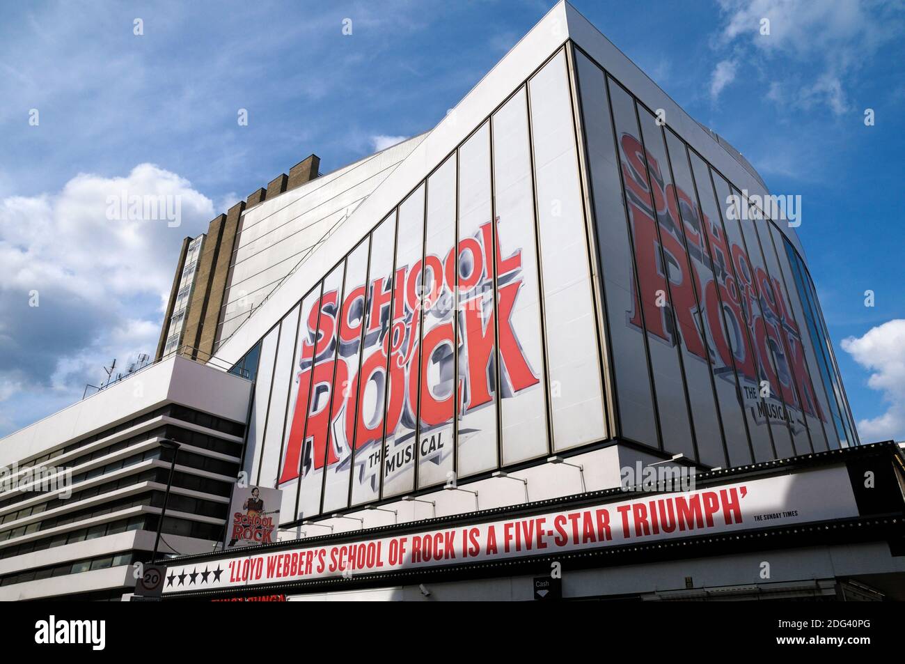 Escuela de Rock musical tocando en el Teatro Gillian Lynne (antes conocido como el Teatro New London), Drury Lane, Londres, Inglaterra, Reino Unido Foto de stock