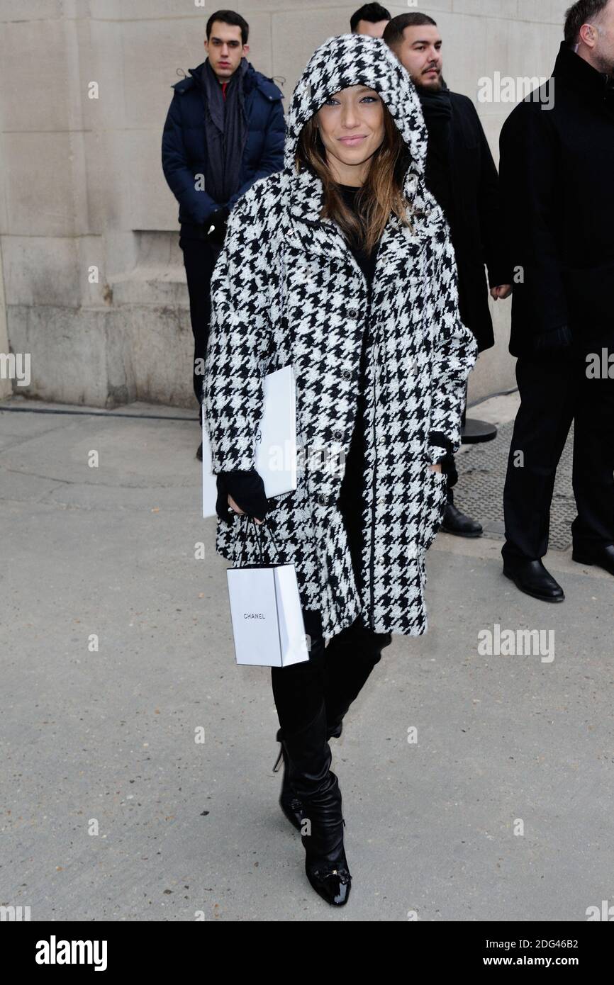 Laura Smet asiste a los espectáculos de primavera de verano 2017 de Chanel Haute Couture como parte de la Semana de la Moda de París el 24 de enero de 2016 en París, Francia. Foto de Aurore Marechal/ABACAPRESS.COM Foto de stock