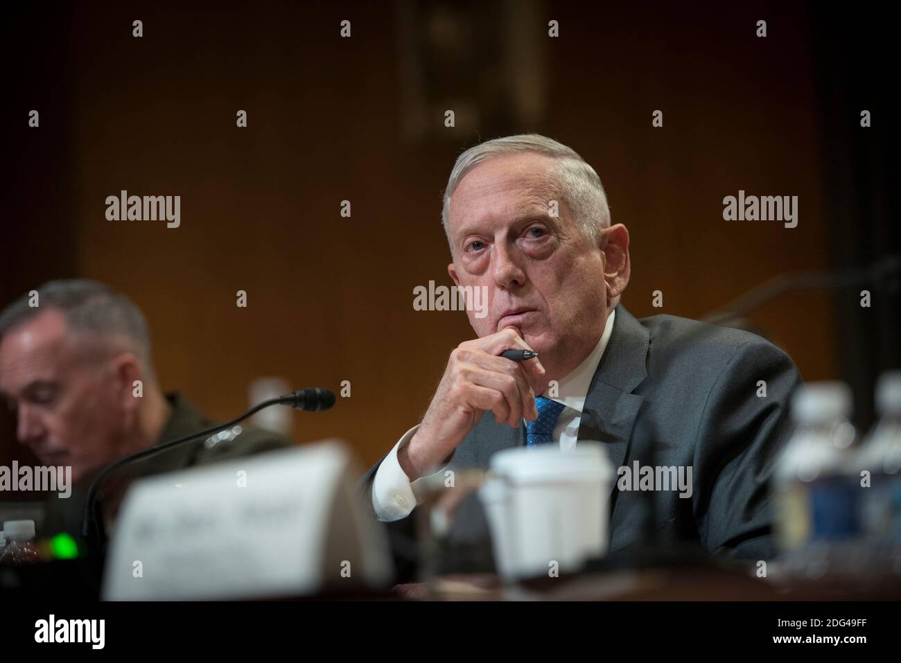 El Secretario de Defensa de EE.UU. James Mattis testifica durante una audiencia del presupuesto del Comité de asignaciones del Senado en Capitol Hill el 9 de mayo de 2018 en Washington, DC. Foto de stock