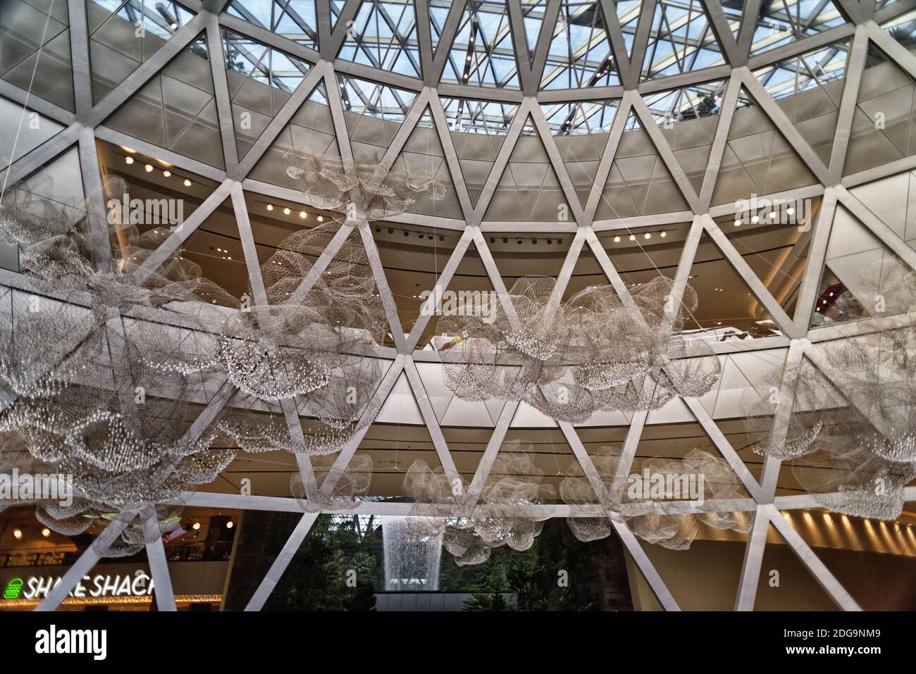 Entrada a The Jewel, un centro comercial con cascada interior, aeropuerto de Singapur, Terminal 2, Changi, Asia Foto de stock