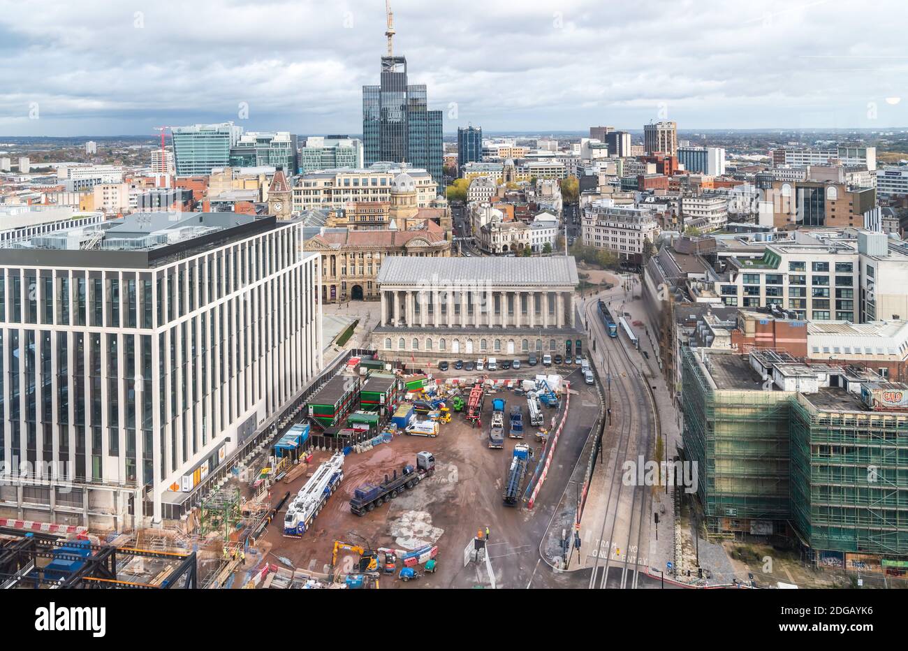 Una vista aérea del centro de la ciudad de Birmingham con vistas al lugar de construcción en la urbanización Paradise, también visible es el Ayuntamiento. Foto de stock